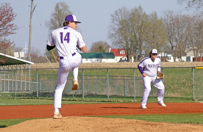 Delavan Falls to Eureka 5-2