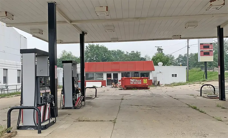 The former Uselton Oil Company (USCO) gas station getting cleared out and cleaned up for reopening as a convenience store.